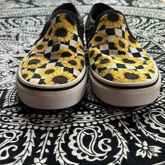 Vans - Picture 2 of 6